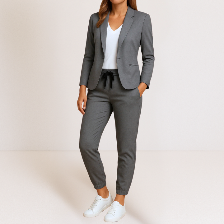 Olivia | Eleganza Moderna in un Completo Confortevole